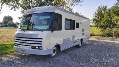 Camper motorhome Winnebago Brave