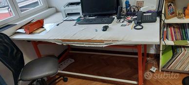 Tavolo per bricolage e disegno