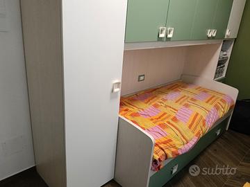 Armadio a ponte per cameretta  con letto