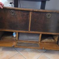 Mobile vintage con radio e giradischi