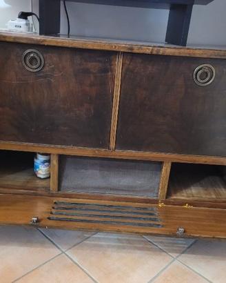 Mobile vintage con radio e giradischi