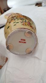 Brocca cinese decorata con paesaggi