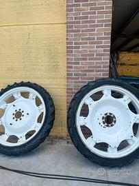 Gomme strette trattore agricolo Fiat new holland
