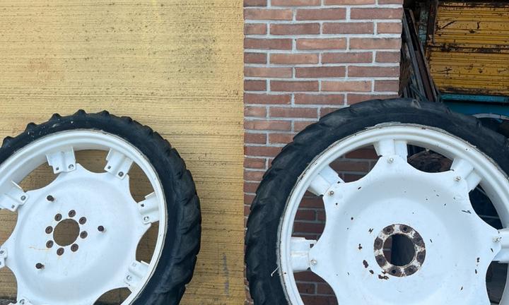 Gomme strette trattore agricolo Fiat new holland