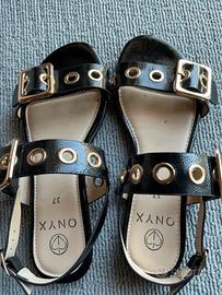 Sandali dinna neri vernice fibbie oro ONYX