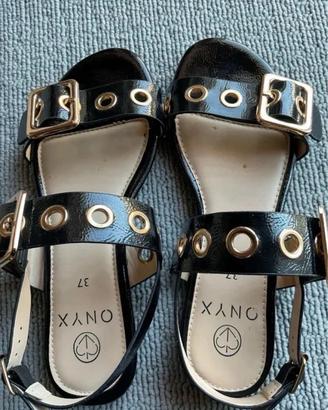 Sandali dinna neri vernice fibbie oro ONYX