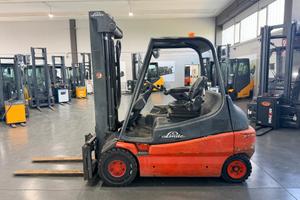 CARRELLO ELEVATORE ELETTRICO LINDE E 30