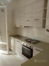 Ampio con 3 camere zona questura