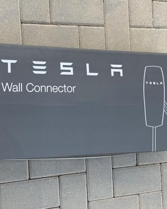 Tesla Wall Connector Gen 2 Type 2 22kW come nuovo