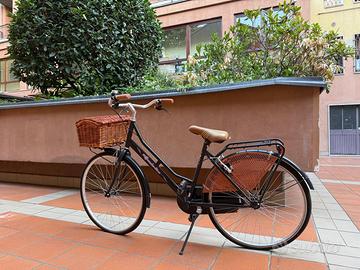 City Bike Olandese Donna con Cestino in Vimini