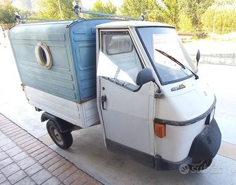 Ape piaggio con copri cassone