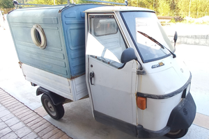 Ape piaggio con copri cassone