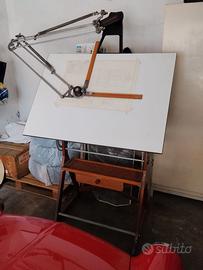Tvolo da disegno con tecnigrafo