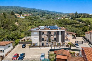 Cave:appartamento con giardino e due posti auto