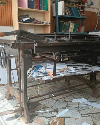 Antica taglia cartoni fine 1800, funzionante 