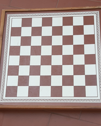Scacchiera in legno, e pedine per dama