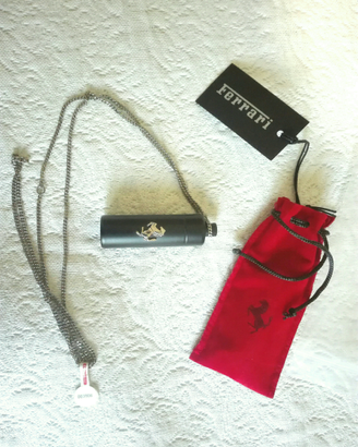 Ferrari Ear Plug Holder + 4 portachiavi Ferrari