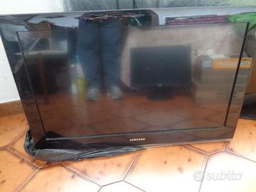 TV LCD SAMSUNG  LE32A557P2F x ricambi permuto