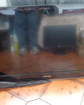 TV LCD SAMSUNG  LE32A557P2F x ricambi permuto