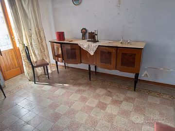 Mobili antichi singoli e in blocco