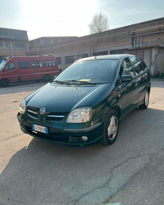 Nissan almera