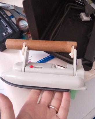 ferro da stiro elettrico portatile anni '70