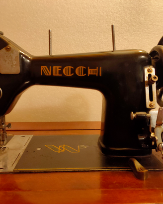 Macchina da cucire Necchi
