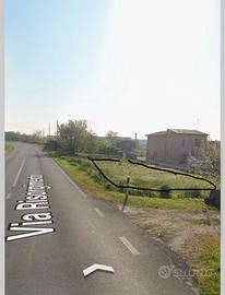 Terreno vicino alla strada con grande visibilità