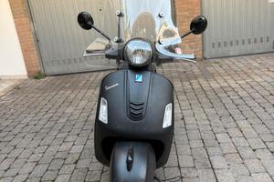 Vespa gts night