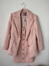 Tailleur GUESS in tweed rosa (Giacca + Abito) – XS