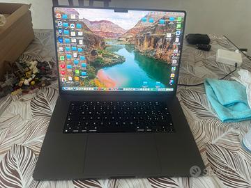 MacBook Pro 16 M3 Pro 18GB 512GB Batteria 98%