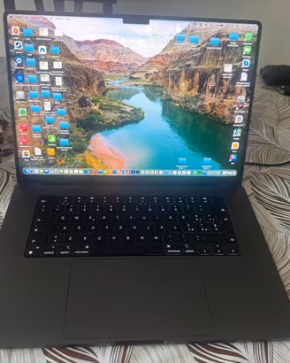 MacBook Pro 16 M3 Pro 18GB 512GB Batteria 98%