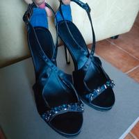 Sandali con pietre gioiello 