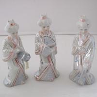 Tris statuine geisha