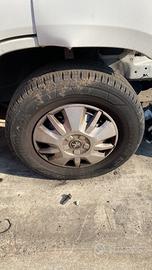 Treno di pneumatici 225/70 R 15c