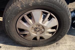 Treno di pneumatici 225/70 R 15c