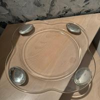 Vassoio in vetro con borchie placcate argento