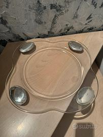 Vassoio in vetro con borchie placcate argento