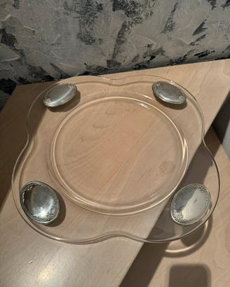 Vassoio in vetro con borchie placcate argento