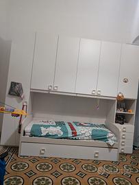 Armadio completo di due letti singoli e materassi 