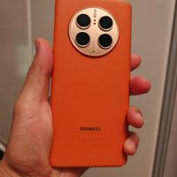 Huawei mate 50 Pro in pelle arancione