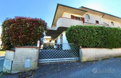 VILLA A SCHIERA A MONSUMMANO TERME