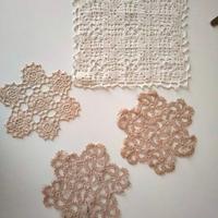 Centrini fatti a mano vintage e copertura cuscino
