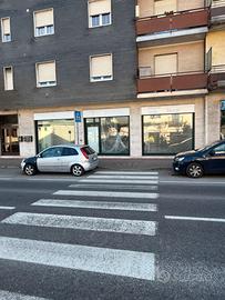 Negozio - show-room 3 vetrine