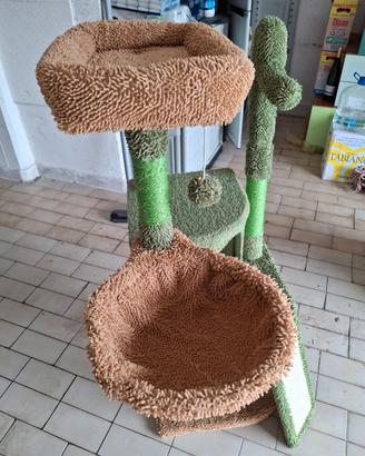 Attrezzo multiplo per gatti