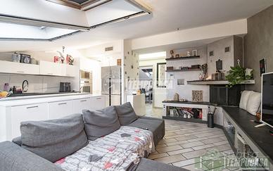 LUMINOSO QUADRILOCALE DI 115 MQ VICINO ALLA METRO