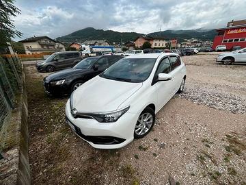 Toyota Auris Hybrid 2015