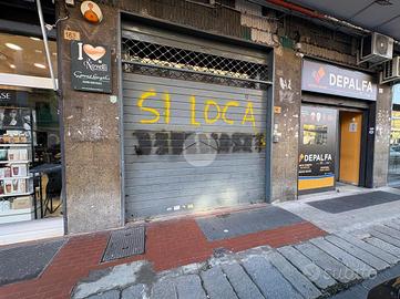 NEGOZIO A NAPOLI