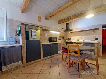 Villa di 210 m² con più di 5 locali e box auto dop