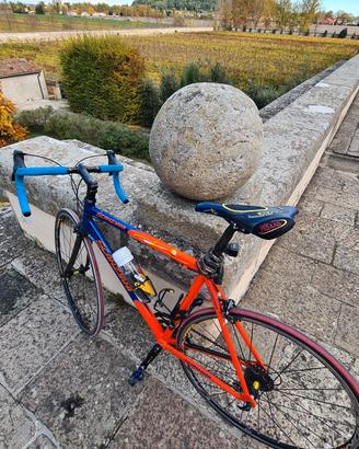 Bici da strada pedali a sgancio rapido